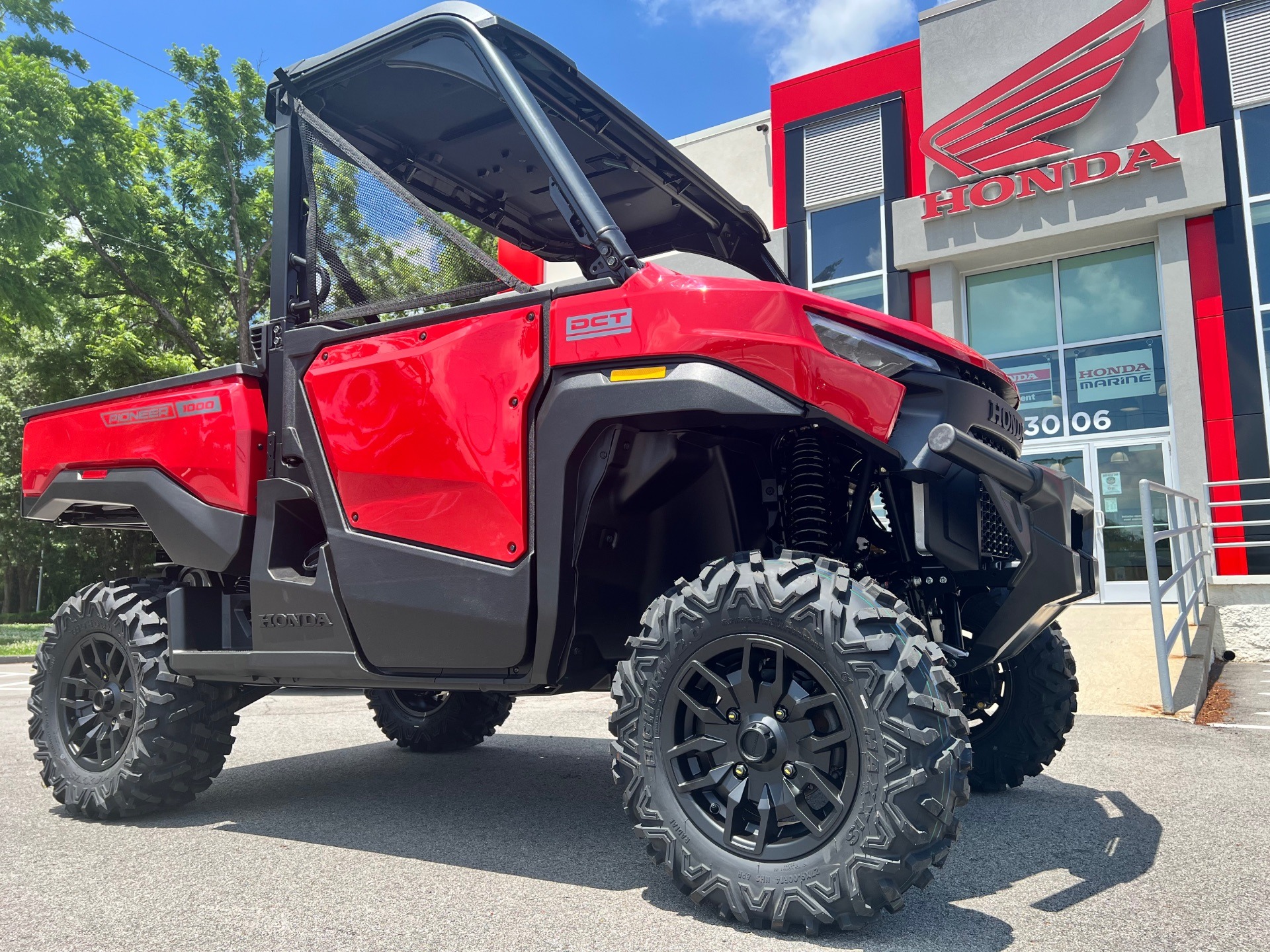 6000000001 2026 Honda Pioneer 1000 Deluxe for Sale - Image 1