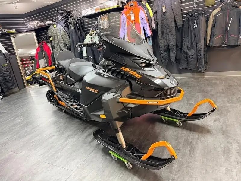 829633329_122124577317250133_4664798602343581451_n 2027 Ski-Doo Skandic LE 900 ACE 154 ES Silent C WT - Image 1